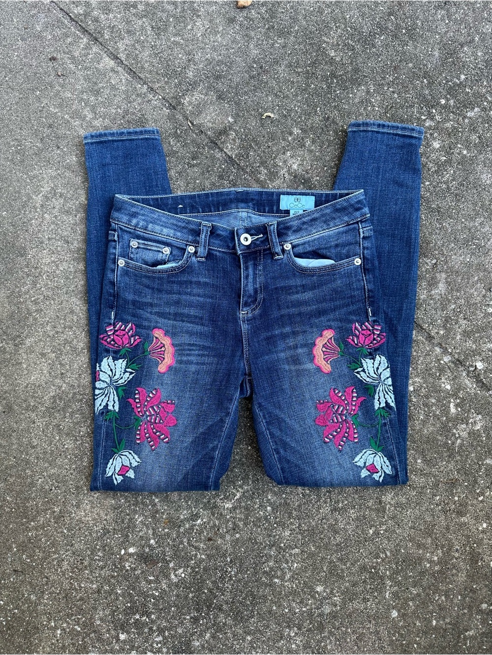 Cece Embroidered Floral Blue Women’s Jeans